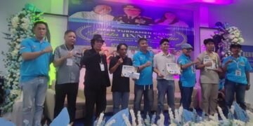 Pose bersama para juara bersama Kepala BNNP Sulut Brigjen Pol Jemmy Suatan dan panitia pelaksana turnamen catur BNNP Sulut Cup 2026 . (foto-foto: Barta1)