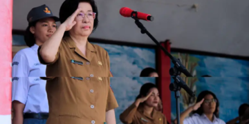 Kepala SMA Negeri 8 Manado Mediatrix Ngantung dalam salah satu momen di SMAN 8 Manado. (Foto: Website resmi SMA Negeri 8)