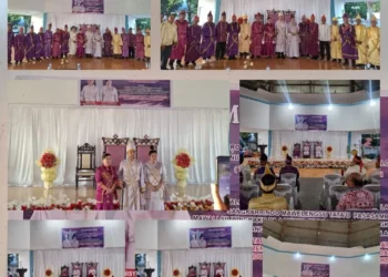 Bupati Talaud Welly Titah yang didampingi Wakil Bupati Anisa Gretsya Bambungan bersama Ibu Ketu TP – PKK Kabupaten Kepulauan Talaud Ny. Henny Titah – Hongwidjojo memberikan penghormatan kepada para tokoh adat, pemerintah, serta tokoh agama yang hadir.