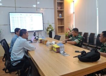 Sinergitas antara PLN dan TNI. (foto: Humas PLN)