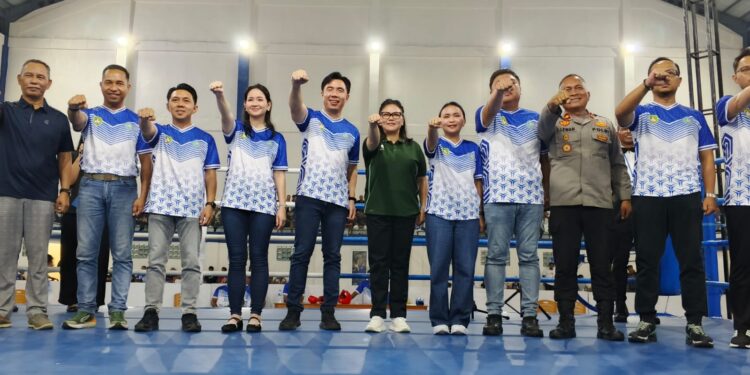 Foto: Forkopimda Kabupaten Kepulauan Sangihe turut hadir dalam Kejuaraan Terbuka Tinju Amatir Piala Bupati Kepulauan Sangihe 2026. (Dok. Rendy/Barta1)