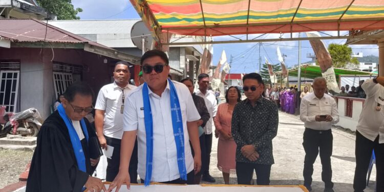 Foto: Wakil Bupati Sangihe, Tendris Bulahari Meresmikan Gedung Ibadah Jemaat GMIST Bait-El Lapango. (Dok. Istimewa)