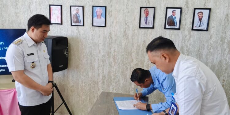 Foto: Penandatanganan nota kesepahaman (MoU), RSUD Liun Kendage Tahunda dan Dekopinda Sangihe diksasikan Bupati Kepulauan Sangihe, Michael Thungari. (Dok. Rendy/Barta1)