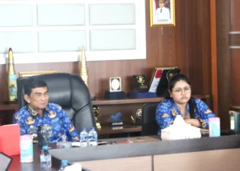 Potret Bupati dan Wakil Bupati saat memimpin pertemuan bersama para pejabat di lingkup Pemda Talaud.