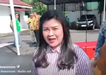 Bupati Sitaro Chintya Inggrid Kalangit memasuk gedung Kejati Sulut beberapa waktu lalu untuk diperiksa sebagai saksi kasus dana bantuan Gunung Ruang. (foto: Barta1)