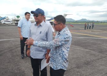 Perkuat Sinergitas, Plt Bupati Sitaro Antar Kepulangan Mensesneg saat Kunker di Sulut