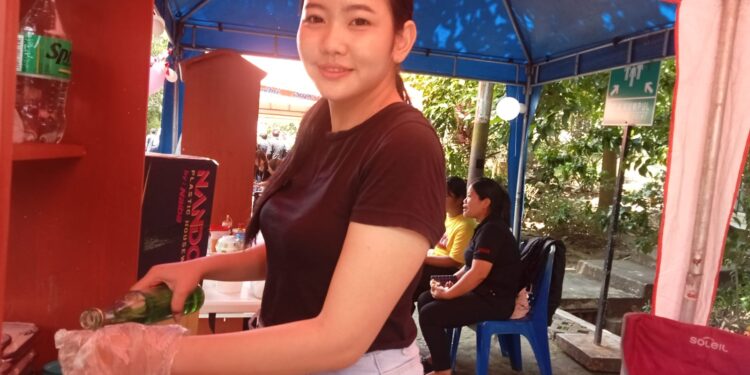 Segar, Sehat dan Penuh Inovasi: Kreasi Freshy Drink Mahasiswi Polimdo