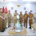 Foto: Gubernur Yulius Selvanus serahkan nota dinas penunjukan Plt Bupati Sitaro di Manado. (Dok. Istimewa)