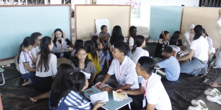 Pendidikan Adalah Hak: Maleosan.ID Berbagi Semangat Belajar Bersama Anak-Anak Komunitas Dinding Manado