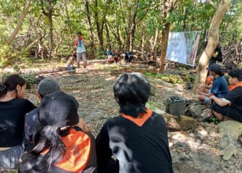 Artsas Family Tanamkan Cinta Lingkungan Lewat Edukasi dan Aksi Penanaman Mangrove di Pantai Saidan