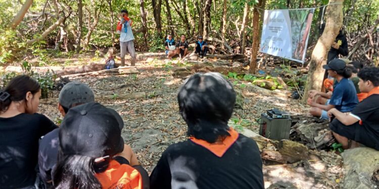 Artsas Family Tanamkan Cinta Lingkungan Lewat Edukasi dan Aksi Penanaman Mangrove di Pantai Saidan