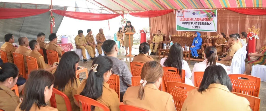 Lounching Laboratorium Rumah Sakit Bergerak Kepualaun Talaud yang dihadir oleh Wakil Bupati Kepulauan Talaud, Anisya G Bambungan, SE. 