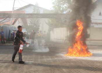 PLN UID Suluttenggo Gelar Sosialisasi dan Simulasi Tanggap Darurat. (foto: Humas PLN)