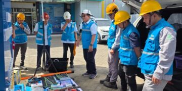 PLN UP2D Suluttenggo Gelar Inspeksi Ketat Peralatan dan APD Petugas Yantek SCADA. (Foto: Humas PLN)
