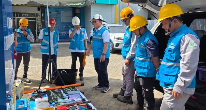 PLN UP2D Suluttenggo Gelar Inspeksi Ketat Peralatan dan APD Petugas Yantek SCADA. (Foto: Humas PLN)
