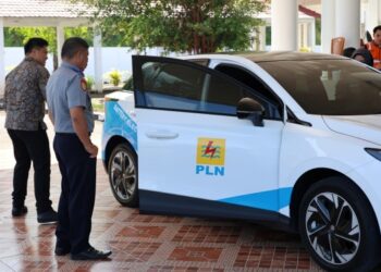 PLN UP3 Kotamobagu Perkenalkan Ekosistem Mobil Listrik ke Pemerintah Kabupaten Bolaang Mongondow. (foto: Humas PLN)