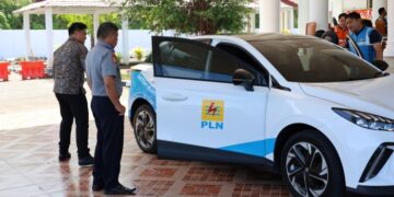 PLN UP3 Kotamobagu Perkenalkan Ekosistem Mobil Listrik ke Pemerintah Kabupaten Bolaang Mongondow. (foto: Humas PLN)