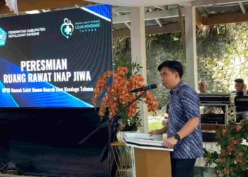 Foto: Bupati Kepulauan Sangihe Michael Thungari meresmikan ruang rawat inap jiwa di RSUD Liun Kendage Tahuna. (Dok. Istimewa)
