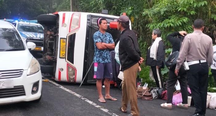 Mobil Bus Peserta HAPSA WKI Sinode GMIM 2026 Terbalik, 20 Penumpang Selamat