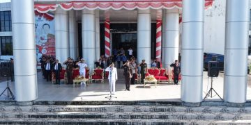 Bupati Kepulauan Talaud saat membacakan sambutan pada upacara peringatan hari otonomi daerah ke- XXX.
