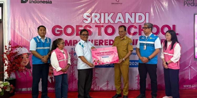 Guliran Srikandi Goes to School di SMA Negeri 1 Manado. (foto: Humas PLN)