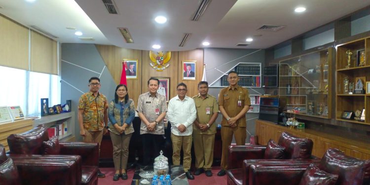 Plt Bupati Sitaro Heronimus Makainas Temui Dirjen Bina Keuangan Daerah Kemendagri
