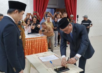 Foto: Pelantikan Kepala Dinas Dukcapil Sangihe. (Dok. Istimewa)