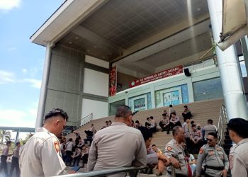 Tuntutan Demonstrasi di DPRD Sulut, Ratusan Polisi Siaga Sejak Pagi