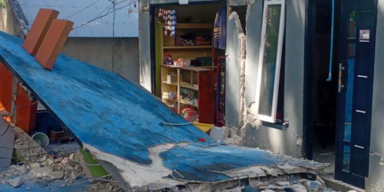 Foto: Salah satu rumah warga yang rusak di Kampung Matutuang. (Dok. Istimewa)
