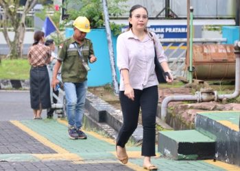 Jalan kaki salah satu clue untuk momentum 1 Hari Tanpa Kendaraan. (foto: Humas PLN)