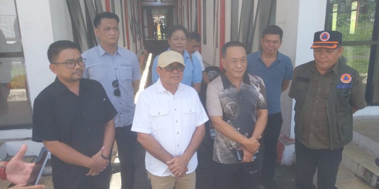 Plt Bupati dan Kejari Sitaro Serahkan Bantuan bencana hidrometeorologi Siau