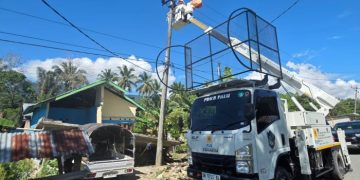 PLN UP3 Palu bergerak cepat melakukan inspeksi dan pemulihan sistem kelistrikan di wilayah terdampak gempa . (foto: Humas PLN)
