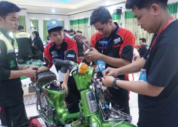 Program TJSL di SMK Negeri 3 Palu Sulawesi Tengah diseriusi siswa. (foto: Humas PLN)
