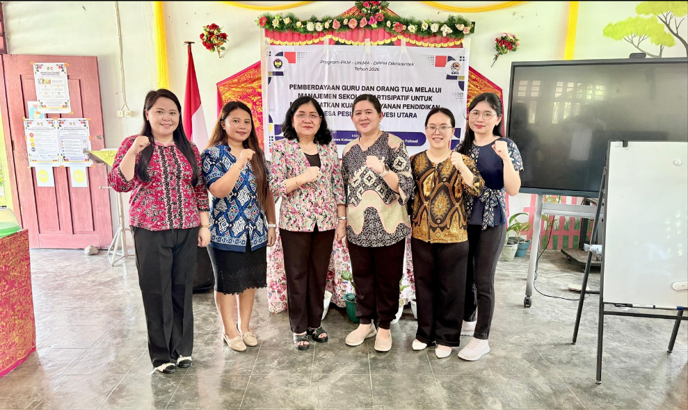 Foto bersama Tim PKM Unima di SD Inpres Kabaruan. 