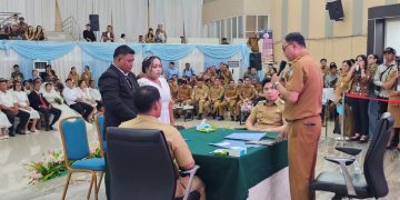 Foto: Bupati Sangihe menerima penghargaan inovasi pelayanan publik digital tingkat Provinsi Sulawesi Utara. (Dok. Istimewa)