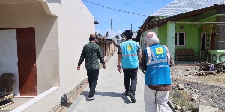 Akses jalan yang berhasil dimaksimalkan PLN lewat pemasangan paving blok. (Foto: Humas PLN)