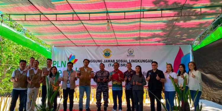 PLN mengedukasi warga Tarabitan pada pengembanbang wisata mangrove. (Foto: Humas PLN)