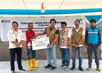 Bantuan Electrifying Agriculture diserahkan PLN untuk warga Kakaskasen II. (Foto: Humas PLN)