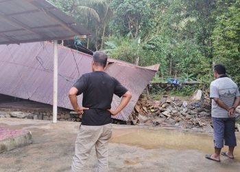 Foto: Banjir Bandang Menerjang Salah satu Rumah Warga di Kampung Lelipang. (Dok. Rendy/Barta1)