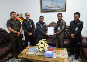 Heronimus Makainas Serahkan Surat Tugas 5 Plt Pejabat Sitaro, Berikut Rinciannya