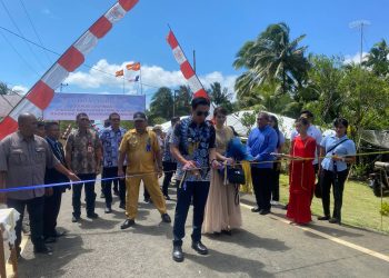 Foto: Bupati Michael Thungari meresmikan Jalan Lesabe–Bukide, memperkuat konektivitas dan mendorong pemerataan pembangunan Sangihe. (Rendy/Barta1)