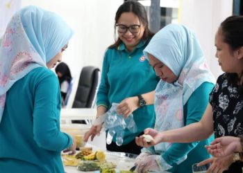 Workshop Eco Enzyme digelar PIKK PLN UP3 Kotamobagu. (foto: Humas PLN)