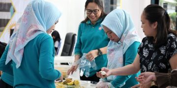 Workshop Eco Enzyme digelar PIKK PLN UP3 Kotamobagu. (foto: Humas PLN)
