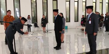 Plt Bupati Sitaro Heronimus Makainas Ingatkan Penjabat Sekda Tanggungjawab dan Integritas
