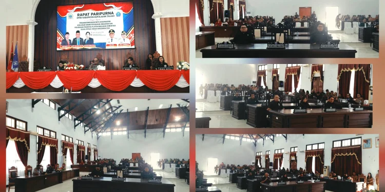Wakil Bupati Kepulauan Talaud, Anisya G. Bambungan, S.E., menandatangani dokumen KUPA PPAS Talaud disaksikan Rapat Paripurna DPRD yang dipimpin langsung oleh Ketua DPRD, Drs. Engelbertus Tatibi, M.E, Wakil Ketua I DPRD, Jakop, SE, Wakil Ketua II, Janastasya Ch. Parapaga, SE, S. Kom.