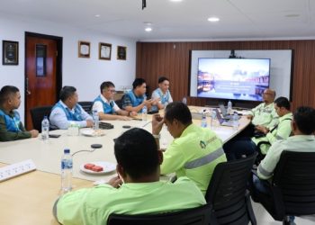 Aktivitas PLN bersama karyawan PT J Resources Bolaang Mongondow. (foto: Humas PLN)