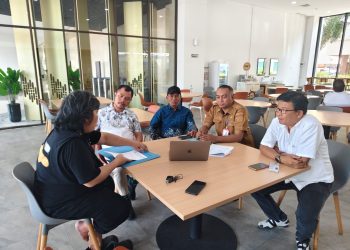 Foto: Kepala Dinas Kominfo Sangihe Ronald Lumiu saat mengikuti uji kelayakan server transaksi non tunai. (Dok. Istimewa)