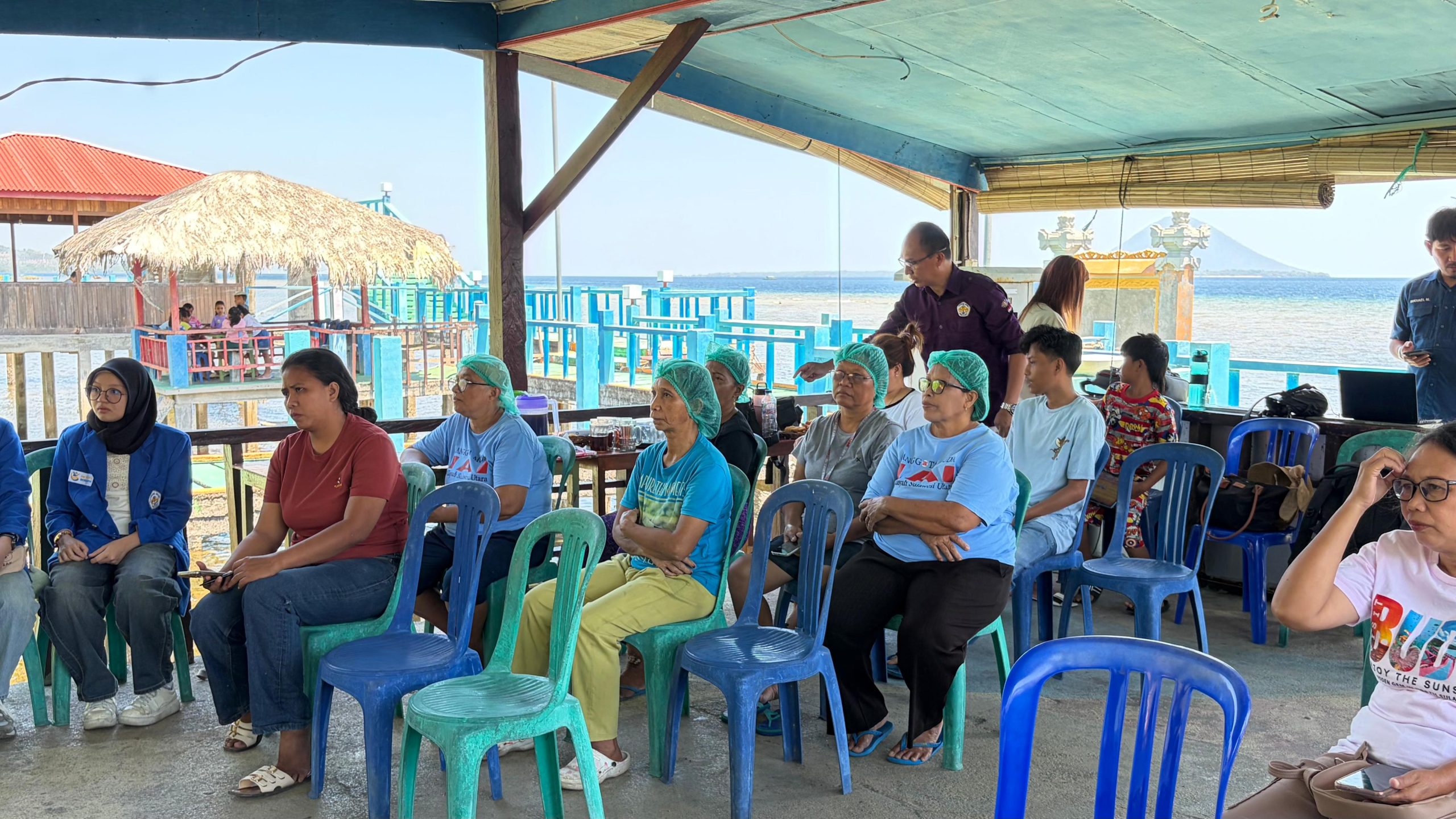Penyedia Kuliner di Desa Budo saat mengikuti Pelatihan Food Hygiene and Sanitation bagi UMKM Penyedia Kuliner. (foto : istimewa)