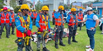 PT PLN UP3 Tahuna menggelar Apel dan Inspeksi Peralatan Siaga di halaman Kantor. (foto: Humas PLN)