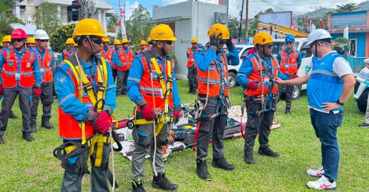 PT PLN UP3 Tahuna menggelar Apel dan Inspeksi Peralatan Siaga di halaman Kantor. (foto: Humas PLN)
